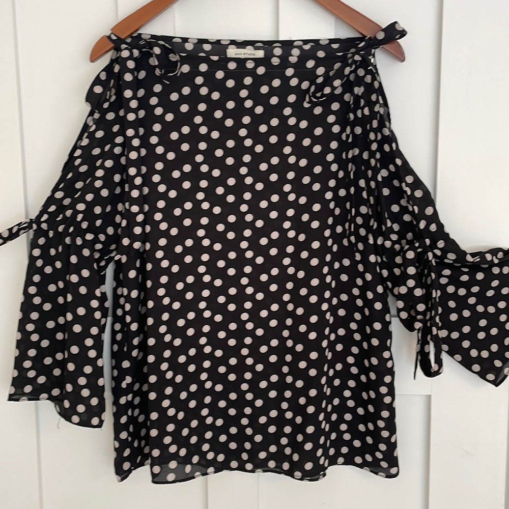 Max Studio- Open shoulder, 3/4 length top.